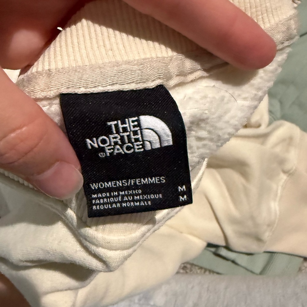*TWO CREW NECK SWEATSHIRTS* The North Face Sweatshirts in Sage and Beige - Picture 5 of 5